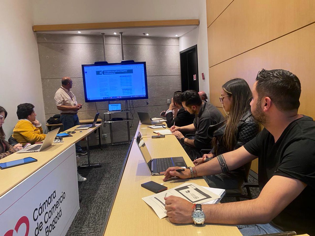 #Hoy, asistimos a la Cámara de Comercio de #Bogotá en compañía de <a href="/FedeCafeteros/">Federación Nacional de Cafeteros</a>, <a href="/SeCompetiCundi/">Secretaría de Competitividad Cundinamarca</a>, <a href="/camaracomerbog/">Cámara de Comercio de Bogotá</a>, <a href="/comercialcundi/">Agencia de Comercialización y de Competitividad</a> y @CunAgricultura, para conocer el desarrollo del clúster de seguridad alimentaria para beneficio de los cafeteros de #Cundinamarca☕️