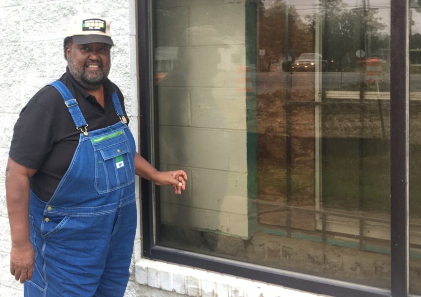 Among NC's many BBQ legends, one stands out: Ed Mitchell. The pitmaster and entrepreneur is synonymous with wood-smoked whole-hog BBQ, and his journey has been shaped by business relationships, racism, and smoke. Wilson Sayre has the story for #Gravy. 
southernfoodways.org/gravy/the-rise…