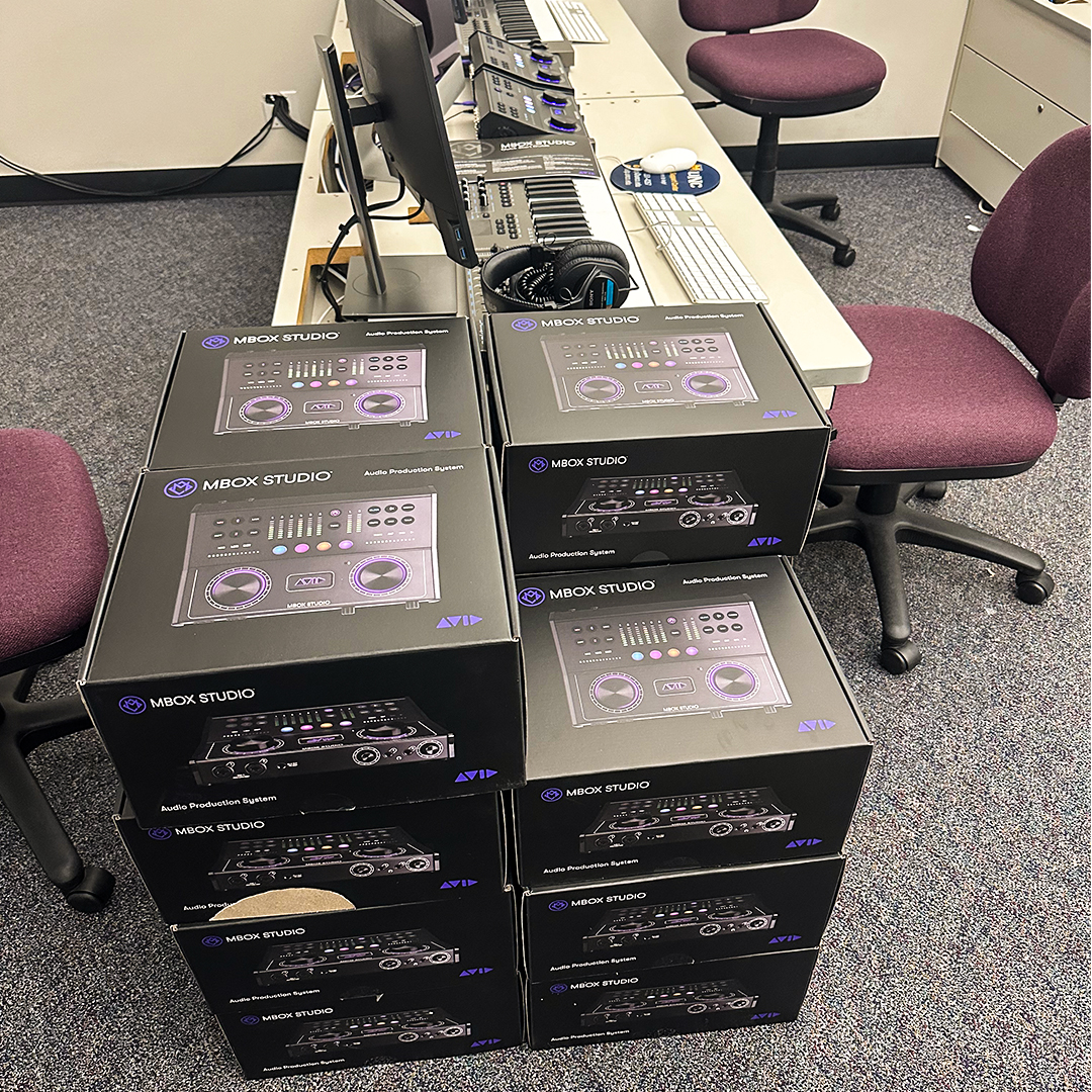 AvidProTools's tweet photo. 🎚️ 16 MBOX Studios at the University of Northern Colorado
📷 https://t.co/R9Kbi0DHFU
▶️ https://t.co/Yz4iIciqCJ

#mboxstudio #mbox #education #university #mix #musicproduction #daw #avidprotools #protools #avid https://t.co/WiFyE8XPap
