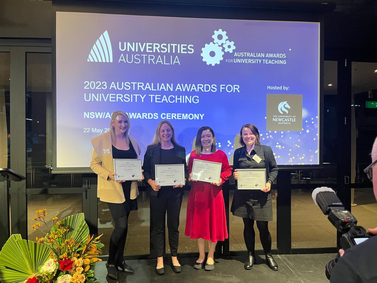 Last night, @Uni_Newcastle hosted @uniaus 'Australian Awards for University Teachers' (#AAUT) Ceremony for NSW/ACT recipients ✨ Although I was unable to go, my lovely colleagues flew the @UOW Flag! @Hinchie2 Tam Ha & Pariz Lythgo-Gordon @suebennett_edu