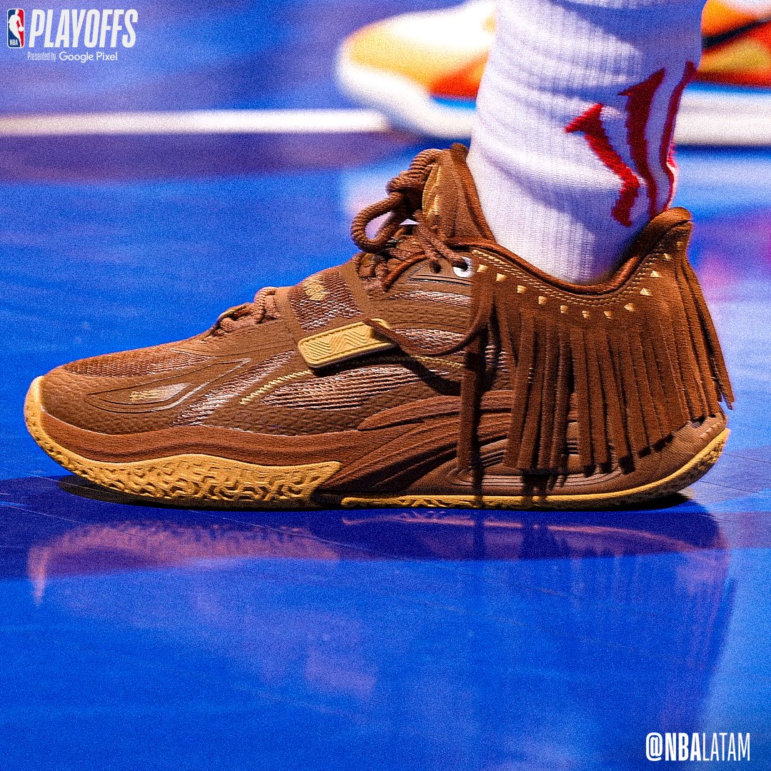 Las zapatillas de Kyrie para el Juego 1 😍 #NBAPlayoffs