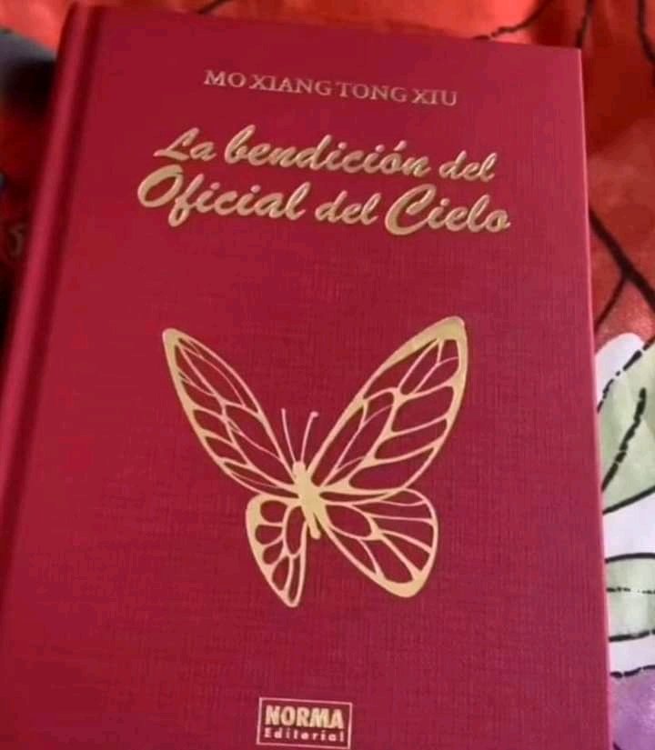 hualesbianas's tweet photo. pov: tus libros de matemáticas, lengua y ciencias naturales https://t.co/9d00O1vMDD