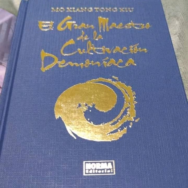 hualesbianas's tweet photo. pov: tus libros de matemáticas, lengua y ciencias naturales https://t.co/9d00O1vMDD