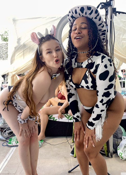 Don&rsquo;t mind me just moooing around with @BestAssonMFC 🥰 https://t.co/CKweANaOxy<a class="tags" target="_blank" title="On Twitter" href="/?out=eyJ0eXAiOiJKV1QiLCJhbGciOiJIUzUxMiJ9.eyJpYXQiOjE3MjIwMDk3NTEsImlzcyI6InR3cG9ybnN0YXJzLmNvbSIsIm5iZiI6MTcyMjAwOTc1MSwiZXhwIjoxNzUzNTQ1NzUxLCJyZWRpcmVjdF91cmwiOiJodHRwczovL3R3aXR0ZXIuY29tL0Jlc3RBc3Nvbk1GQyJ9.0hVkeXe5casiVLp3i8VvCNk4e-YxB0EoCZBqmUnEeL1oI8Wa9zmqRjZtqrhDF_mSplDmFiQK0iXVvBYw5XFpuQ">@BestAssonMFC</a>