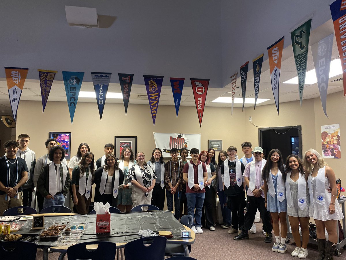 IBAztecs's tweet image. We are so proud of these IB Aztec Seniors! Today they received their stole/cord as a symbol of all the hard work and effort they have put forth to complete the IB diploma program. Go IB Aztecs!!! @EDAztecs_HS #TeamSISD