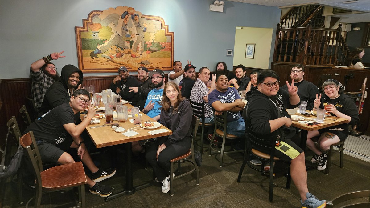 TongNeverSleeps's tweet photo. Team dinner. 

Tampa Never Starves. https://t.co/FyYSsqTBXB