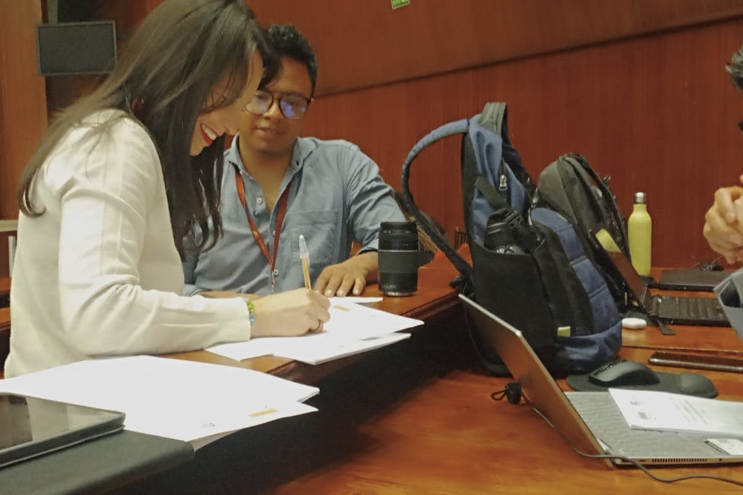 🚦👏 trabajando en nuestro proyecto de reformas a las contravenciones de tránsito y Seguridad Vial en la Asamblea 🏛️🚗
Sumando la presencia de la asambleista Karina Subía Dávalos
#SeguridadVial #FundaciónBiciaccion