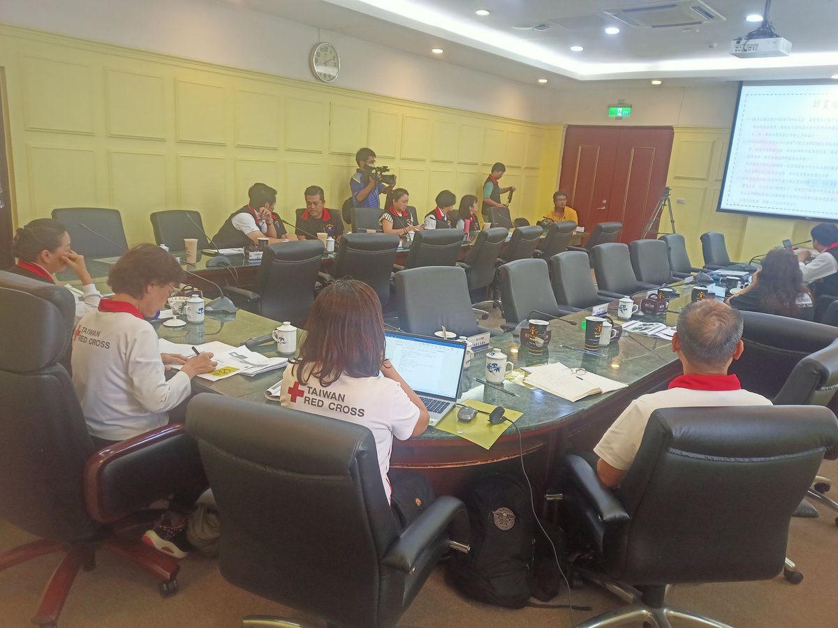 TAIWAN_REDCROSS's tweet photo. On May 21, President Wang Ching Feng of the Taiwan Red Cross, along with the Secretary-General, Disaster Director, and Deputy Director, visited Hualien. They met with the Mayor to discuss recovery efforts after the April 3 earthquake. #TaiwanRedCross #Hualien #EarthquakeRecovery #CommunitySupport