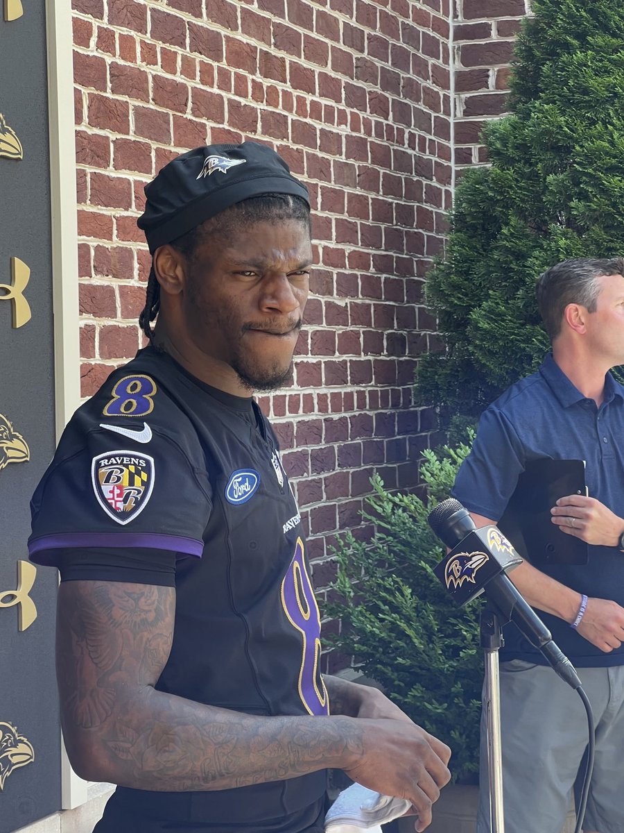 Lamar Jackson has lost 10 pounds in the offseason which now brings him down to 6'3' 205 lbs. I would be lying if I said I'm not concerned. President Trump is 6'3' 215 lbs and if Lamar truly TRUZZ Trump, he wouldn't have changed a thing. I hope this doesn't impact durability!