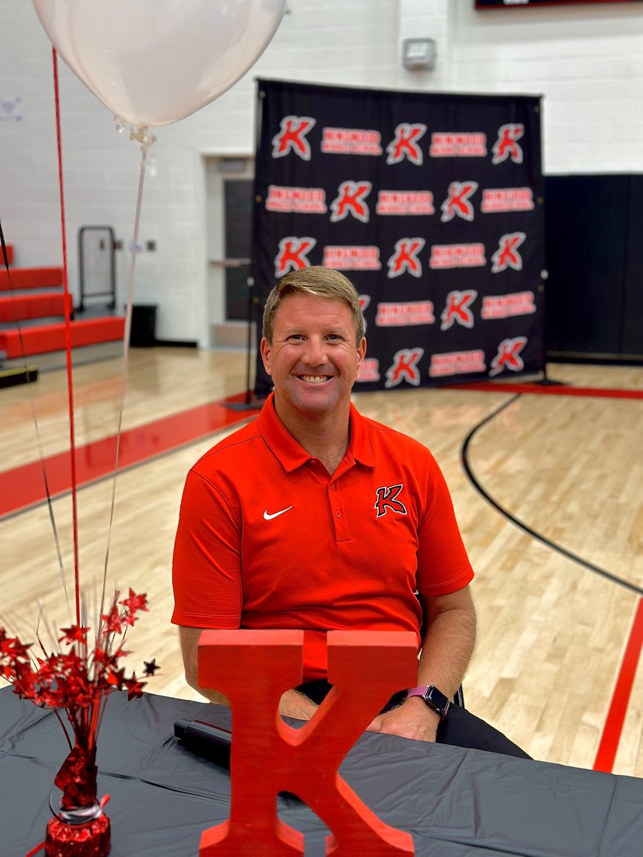 Working the 3rd Annual @SigningDay at @HumbleISD_KMS with my favorite coach! @KMSCoachRCB @KingwoodCougars @HumbleISD @HumbleISD_ath @HISDParents #KMSCougarPride