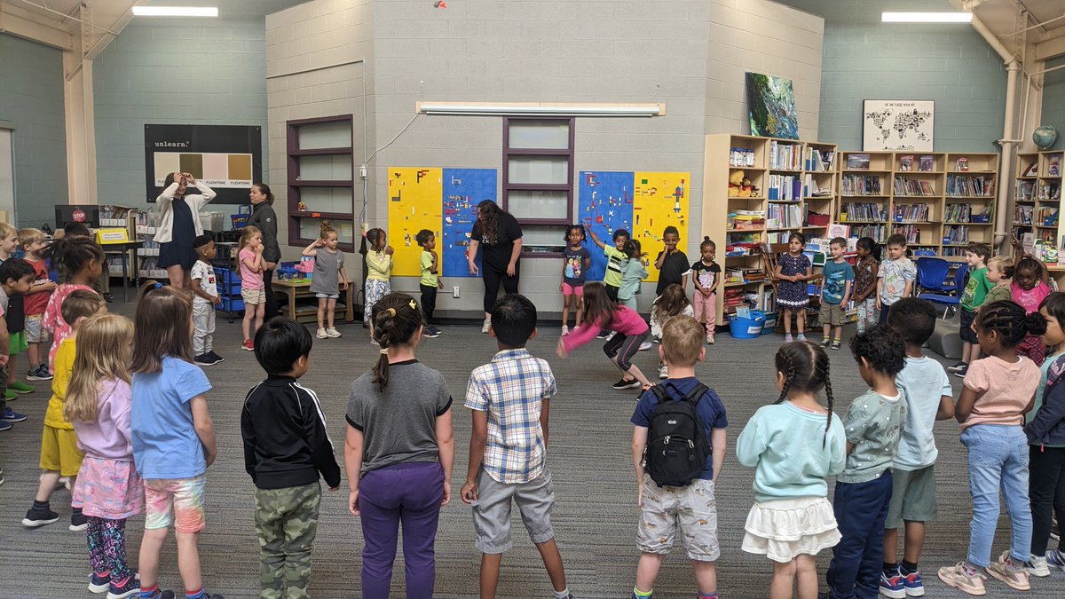 🎭<a href="/drayton_theatre/">DraytonEntertainment</a>🎭 visits Holy Rosary and teaches students the art of using our imaginations to spontaneously improvise feelings, elements of nature and the world around us!  Thank you, Coach Steph!

<a href="/WCDSBhpe/">M</a>