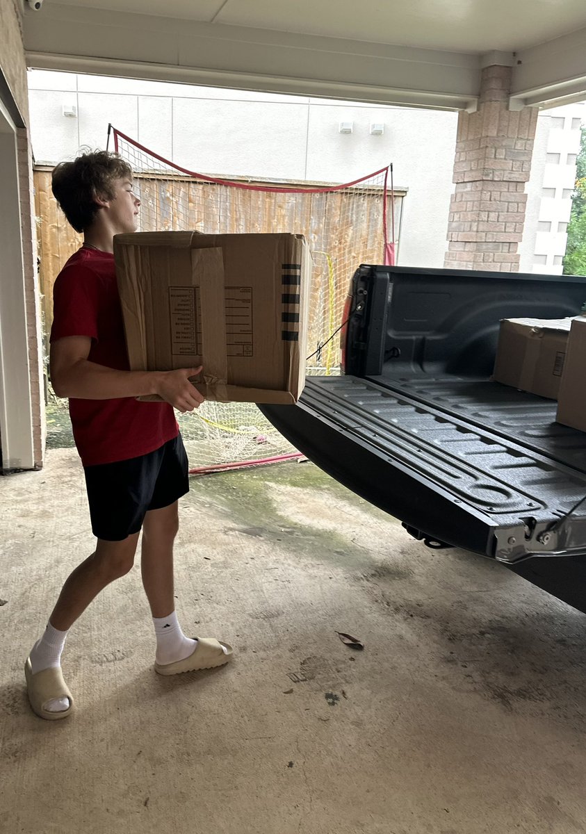 traulyn's tweet photo. Co-Founder @argotrent and student volunteers helping make a big delivery today to @BHS_Broncos @LleytonWojcik #studentathletes #girlsport #nonprofits https://t.co/GxAH13qKze