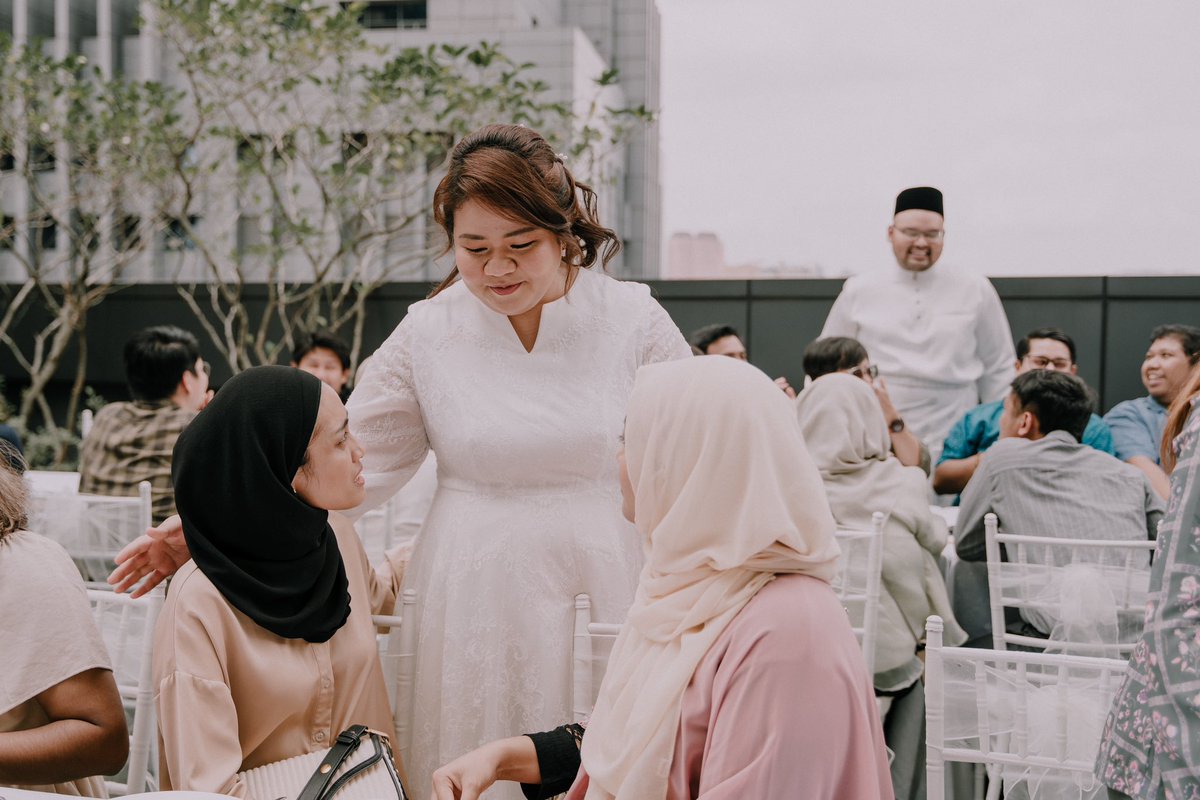 “Yien, nak nikah pagi view klcc. Nikah terus makan then habis. We nak invite closed family and friends je dalam 40 pax je. So we can sembang with everyone. Tu pun kawan kawan rapat time susah senang je.”

Me: OK GOT IT! @weddingbytaema 🤍