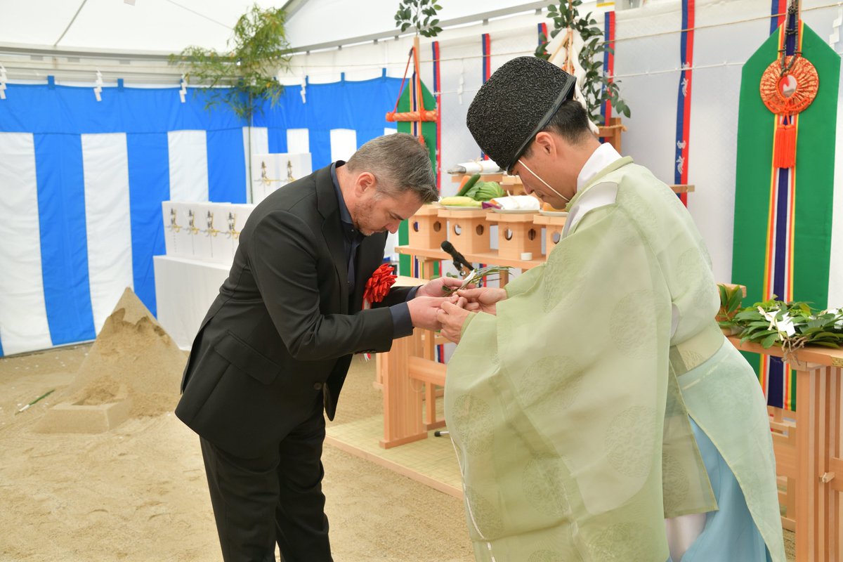 VantageDC's tweet photo. The first facility on KIX1 campus will provide 28MW of IT load and is scheduled to be operational in early 2026. Senior executives from Vantage’s APAC team and our construction partners attended a groundbreaking ceremony (Jichinsai) to mark the beginning of the KIX1 development. https://t.co/fGb7X3UI32
