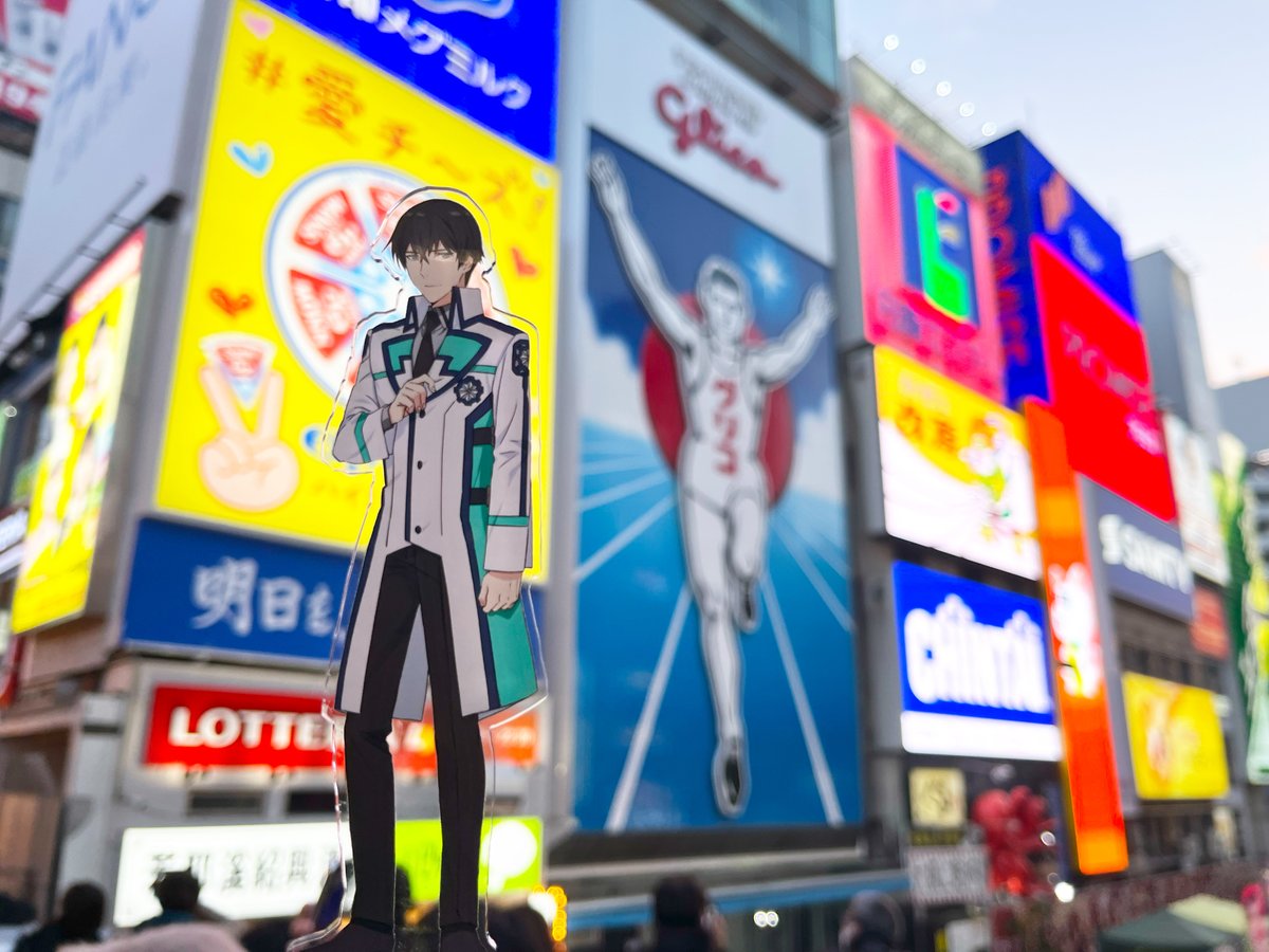 mahouka_anime's tweet photo. ◤￣￣￣￣￣￣￣￣￣
　　お散歩お兄様
＿＿＿＿＿＿＿＿＿◢

■お散歩する達也を毎週お届け！

今週のお兄様は……

#mahouka #お散歩お兄様 https://t.co/Oij0pQowGc