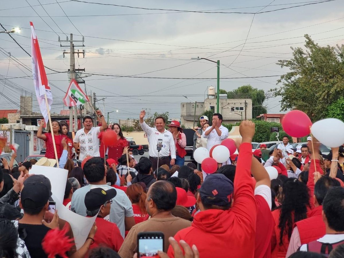 jaimejuntos's tweet photo. ¡El triunfo está cerca!
Nuestras familias, hijas e hijos merecen un mejor #DistritoIV
#TrabajemosJuntos #IVDistrito #Lerma #Ocoyoacac #Xonacatlán #Jilotzingo #IsidroFabela #PRI #VotaPRI https://t.co/f2oIOIs1Ap
