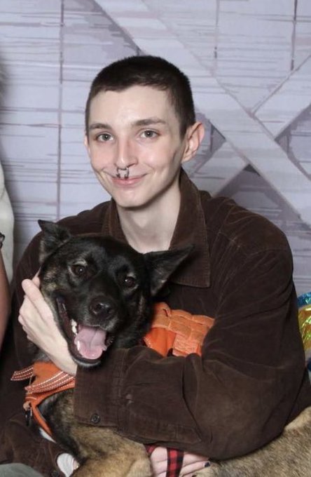 happy 2nd birthday to my best friend <3  sorry i missed your party 💔 https://t.co/ewI3gToEKc