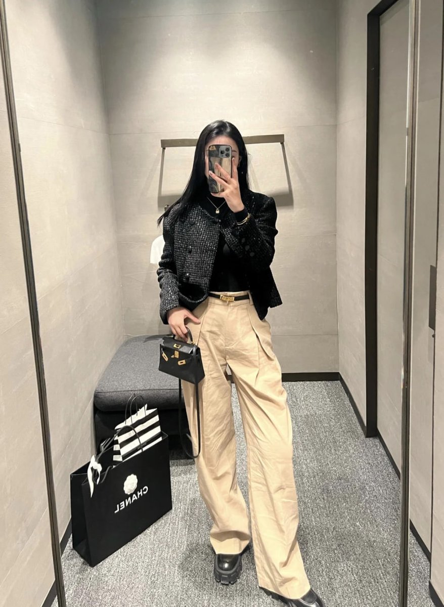 If you buy pants that you like the style, fabric, and comfort, you can really open a bottle of champagne to celebrate🍾The price is not expensive either.