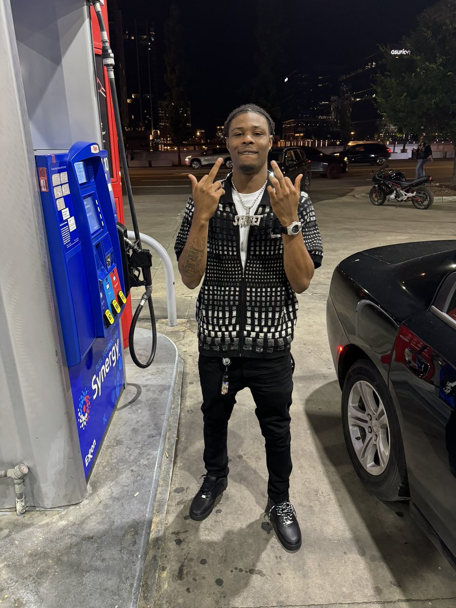 LCrossover's tweet image. 