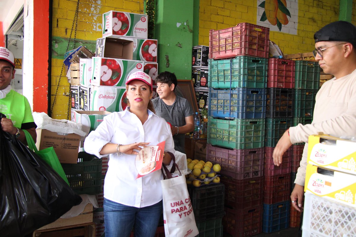 Recorriendo la central de abastos, muy feliz por el recibimiento tan cálido que obtuvimos!!!
@pepechedrauimx @AndresCeronPue #morena #equipoganador