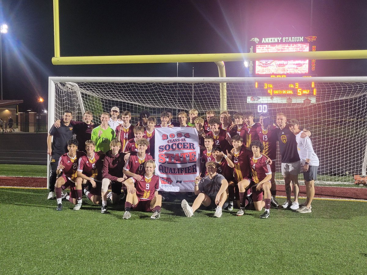 Ankeny_Hawks's tweet photo. @AHS_HawkSoccer circle up and celebrate an amazing 100+minutes of soccer and a 5-3 shootout win tonight! #trustfamilybelievehawks https://t.co/Yj7Tlmlwh4