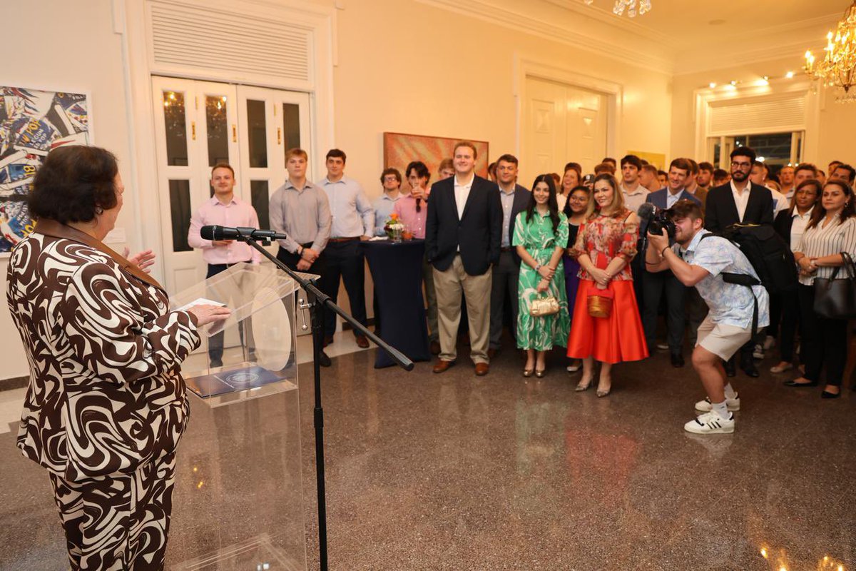 Me encantó conocer al equipo estadounidense de fútbol americano, los <a href="/DrakeBulldogsFB/">Drake Football</a>, que están en Panamá para un juego amistoso con el Panama AFFP Team. ¡Un abrazo boricua y nos vemos este viernes en el estadio Emilio Royo!