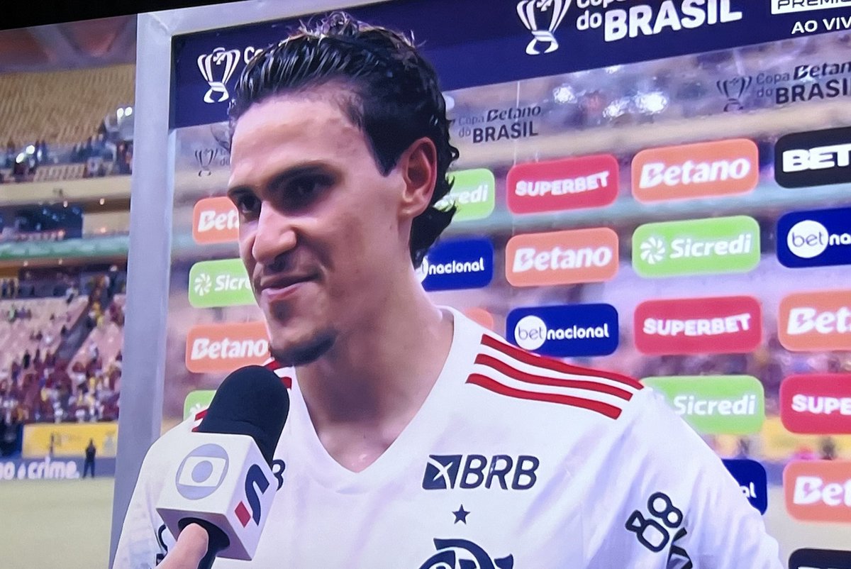 Maurormf's tweet photo. “Foi meu primeiro gol de joelho, mas é assim, quando a gente coloca o joelho no chão, Deus abençoa a oração.” 

Pedro, o apóstolo! https://t.co/ftbKeJn98u