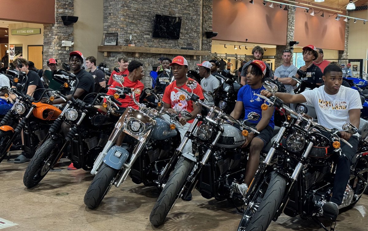 🏈We are pumped to welcome Team Maryland to Pennsylvania! Great to see all of you and your Host Families. 

⭐️Thanks to Appalachian Harley-Davidson for hosting us tonight for a fun Welcome BBQ. 

<a href="/PSFCA_/">PSFCA</a> 
<a href="/Big33MD/">Team MD Big 33</a> 

 #Big33 #football #cheerleading #pennsylvania #maryland