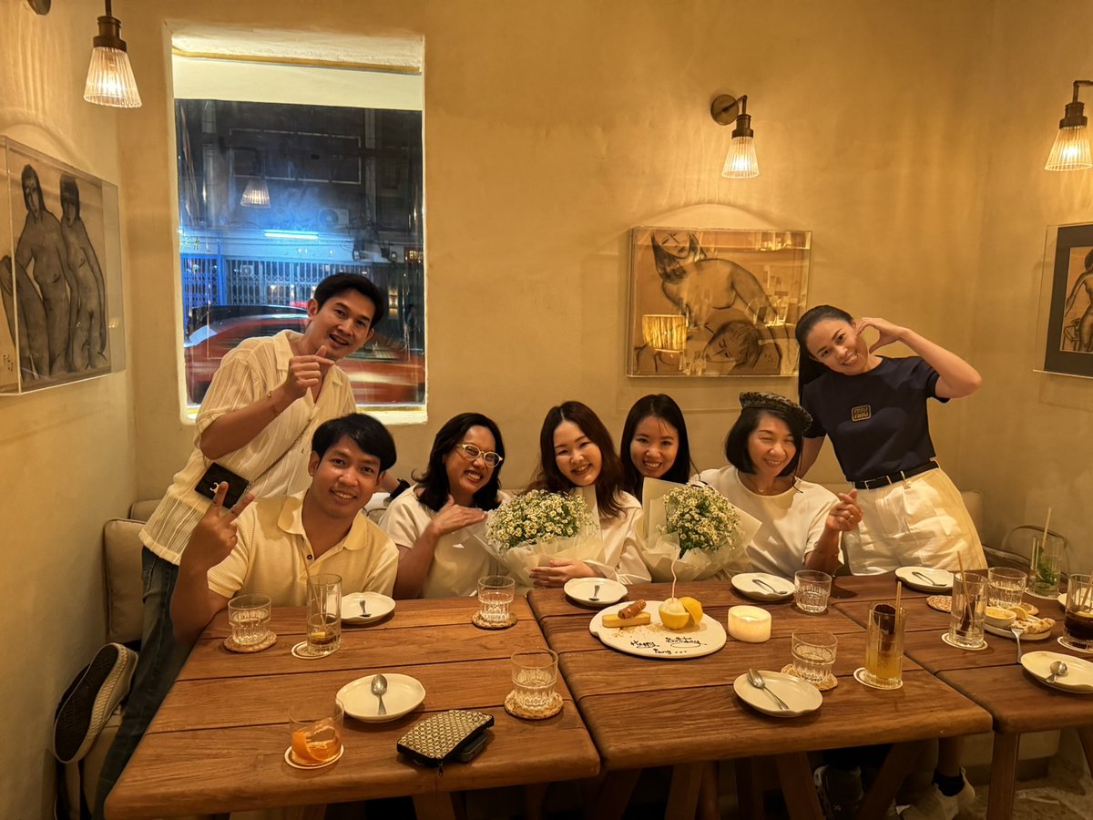 DrNjoy's tweet photo. ส่วนหนึ่งของทีม #702runner ดูขายาวๆ น่าจะวิ่งเร็วแบบที่น้องพิคคิด🏃♀️➡️🏃➡️🏃♀️➡️🏃➡️
.
.
.
.
.
เรื่องจริงตอนนี้ก็ง่อยไปหลายคน เอ็นอักเสบ เข่าเสื่อมก็มี😅
นัดวิ่งไม่ได้ นัดกินข้าวตามรอยน้องพิคแล้วกัน😆 #เป๊กผลิตโชค #PeckPaLitChoke https://t.co/Fgg3wDbWoh