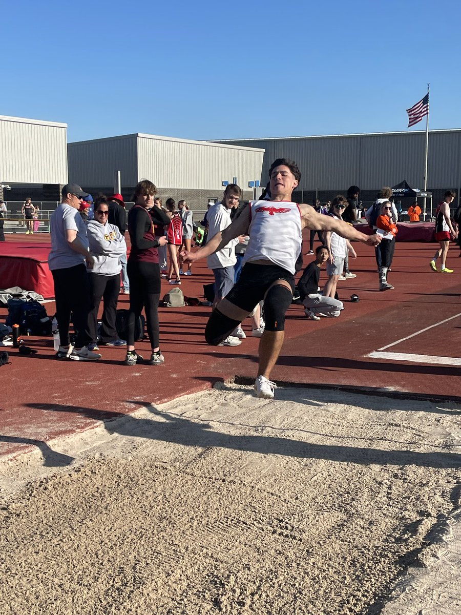 S/O to Reece Davis on an impressive performance at Regionals & all season!! For a kid who came out for @trackfieldmhs his senior year, he was a huge contributor to our team & put up some great jumps & times! A great example of how important multi-sport athletes are to our school!