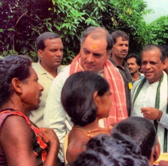 suryanandannet's tweet photo. 3. #RajivGandhi : Rajiv was assassinated just about eight hours after he addressed an election rally at #Gunpur , Odisha . 

He had stayed overnight at the state guesthouse ,Bhubaneswar on May 20 , 1991 https://t.co/mdIecwWeW4