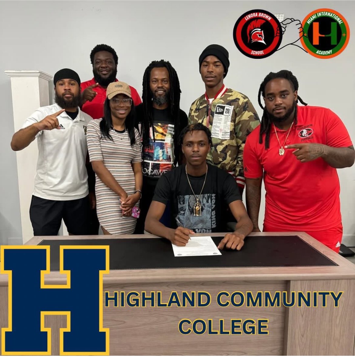 TomauriJ's tweet photo. First off I would like to thank God I’m very blessed for this moment &amp; I thank everyone who has been beside me throughout these long 4 years of high school , &amp; for pushing me to the limits i wouldn’t think I can reach myself with that being said I’m officially a SCOTTIE💛💙 https://t.co/gQ1WB6LMH7