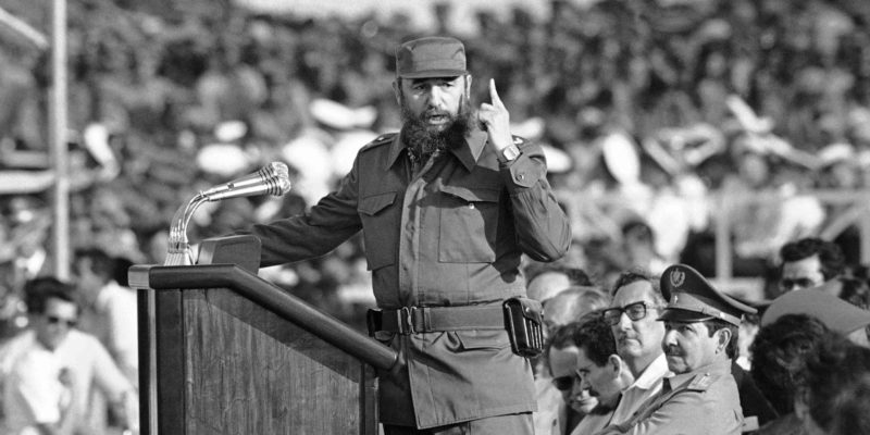 Lo más bonito de esta revolución es el pueblo q tiene q está siempre del lado de sus líderes históricos #FidelPorSiempre
