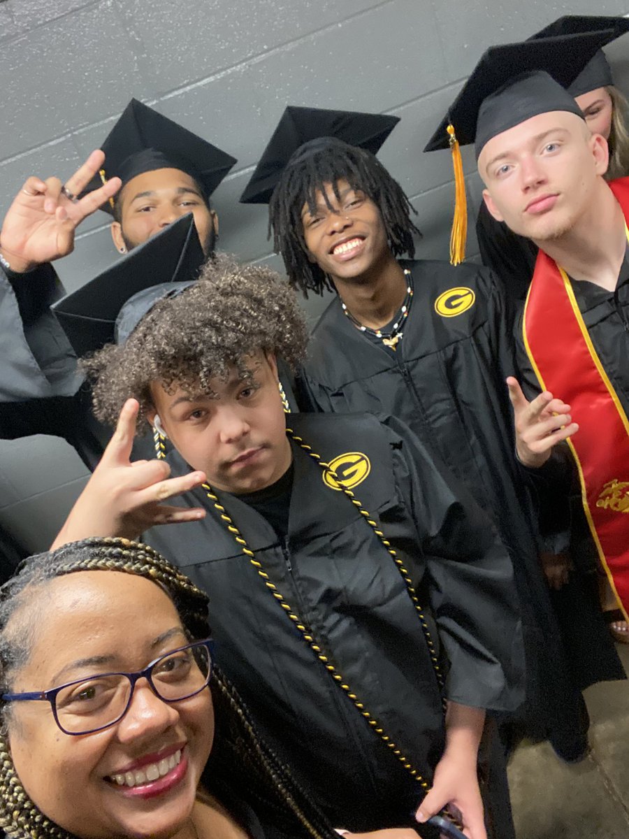 atiba31's tweet photo. Congrats to my caseload!!! It’s been a joy to have been your school counselor the last four years! https://t.co/ZleLSfQT8y