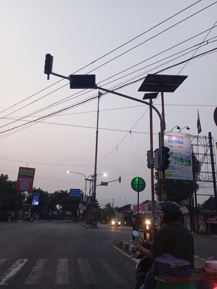 traffic light perempatan kasihan yang dari arah barat mati |@rmdn_aaaa