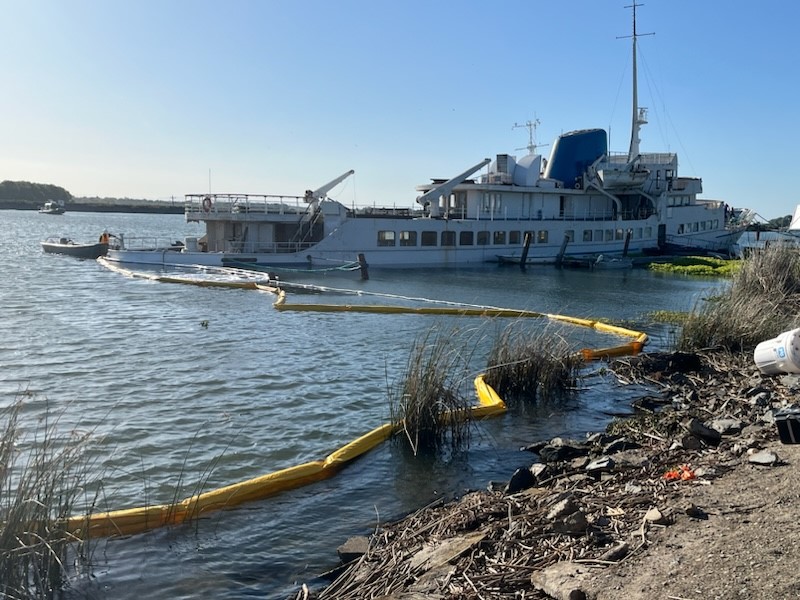 The Coast Guard is conducting pollution response with a unified command efforts near Stockton, read more here:

https://t.co/buqpwLjOWL https://t.co/3BEE7oc8uk