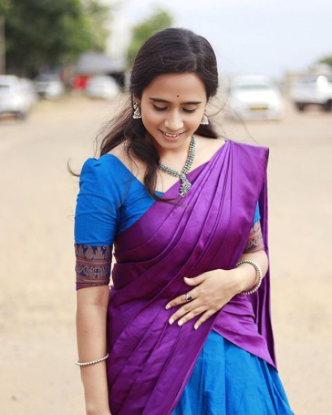 manisha_mithra's tweet photo. Ready to go temple ๐๐ค....#templevibes #selflove #dreambig #Halfsaree #traditional #feelpeace https://t.co/jOcAAshk29