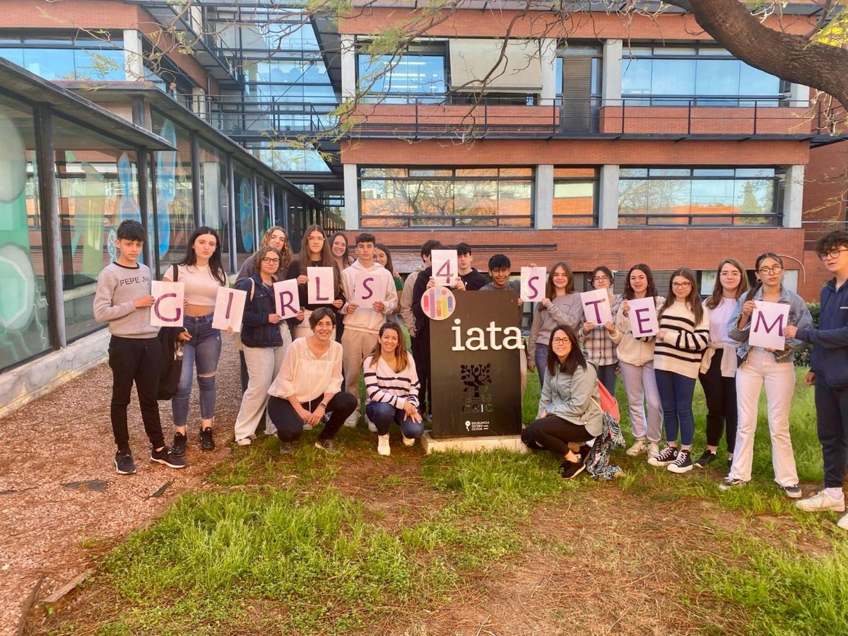 Girls4STEMVLC's tweet photo. La #ExpertaSTEM, Gloria Sánchez, ha participado en las charla al #IESCampdelTuria.
Ella es investigadora del área de seguridad microbiológica de los alimentos en el Instituto de Agroquímica y Tecnología de Alimentos del consejo Superior de Investigaciones Científicas. https://t.co/IYZi7RHIGX