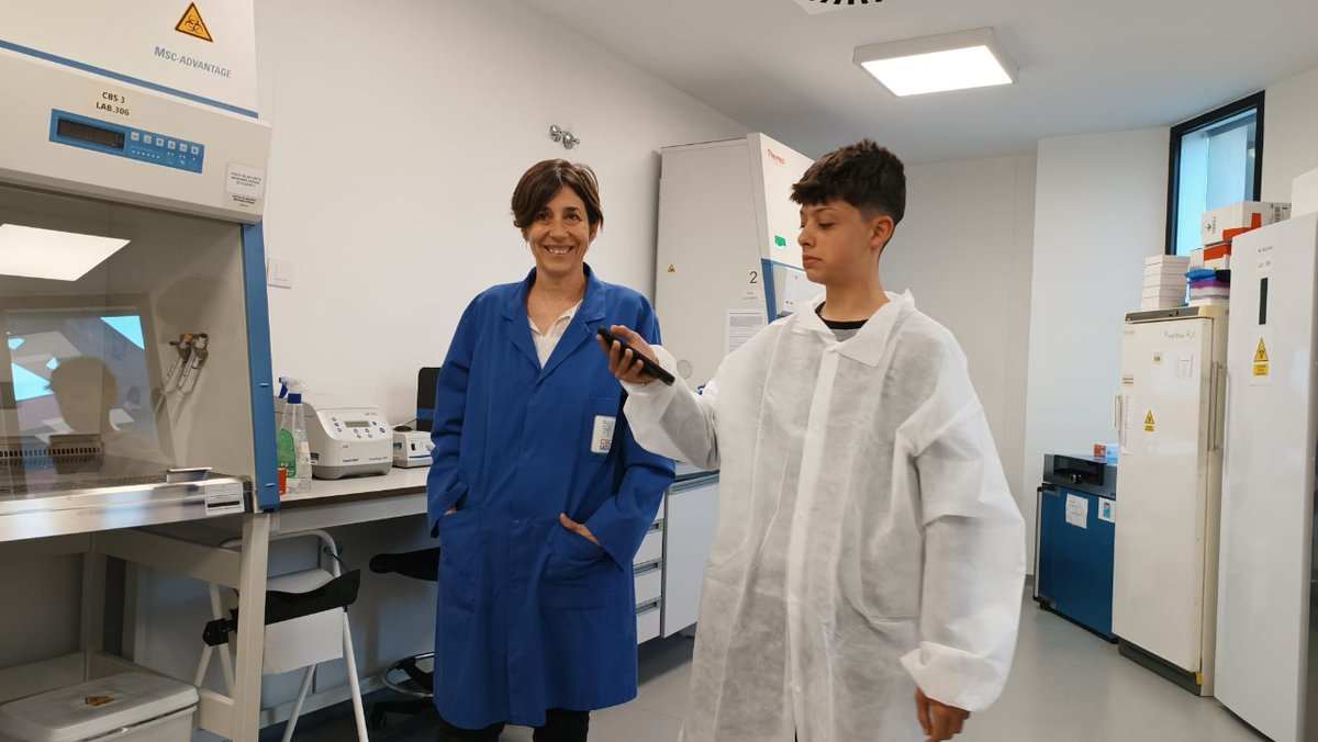 Girls4STEMVLC's tweet photo. La #ExpertaSTEM, Gloria Sánchez, ha participado en las charla al #IESCampdelTuria.
Ella es investigadora del área de seguridad microbiológica de los alimentos en el Instituto de Agroquímica y Tecnología de Alimentos del consejo Superior de Investigaciones Científicas. https://t.co/IYZi7RHIGX
