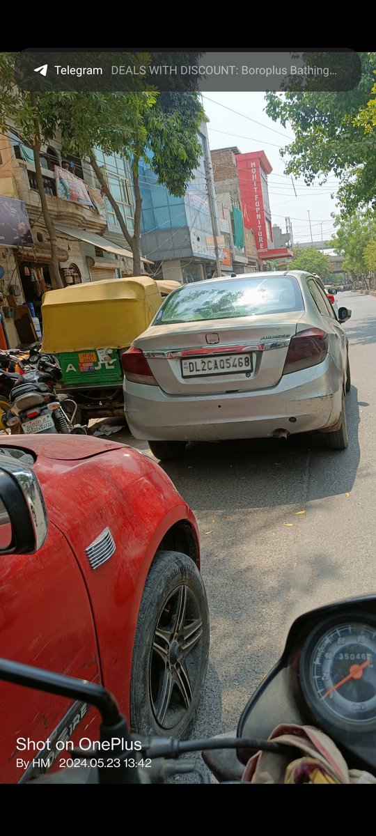 harshg899's tweet photo. @police_haryana @dtptraffic @cmohry
Sir, at 100ft road, ballabgarh Major cars are parked on almost half road cover and driver are using abusive language when we request for side your car. Even they aren't afraid of challan or anything.
So kindly take action on this cars driver. https://t.co/X4HJ9vvjrC