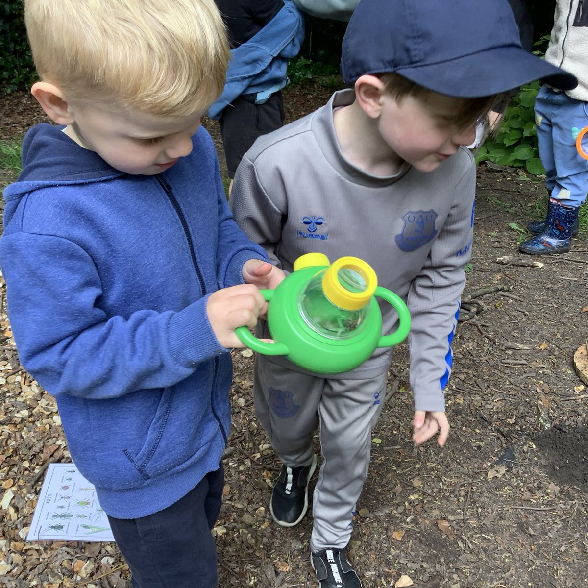 WoodfieldYr's tweet photo. Reception enjoyed their first outdoor learning session, searching for and classifying minibeasts. #woodfieldscience https://t.co/dvp2lurewZ
