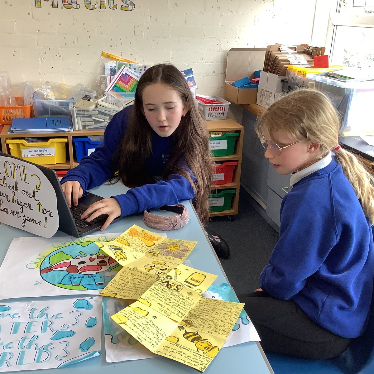 LlanFach2025's tweet photo. Wonderful time sharing our work with Year 6 with our Explosion books on Saving our Bees. https://t.co/rwnHU06DVY