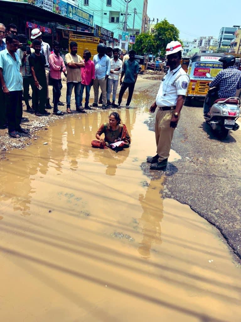 ‘Praja Palana’: ‘Bringing People on to the roads’   Found this lady protesting alone on the road, highlighting its poor condition. If only every citizen were as determined and concerned, raising their voices for change! 👏  Location: Anandnagar, Nagole, Hyderabad.