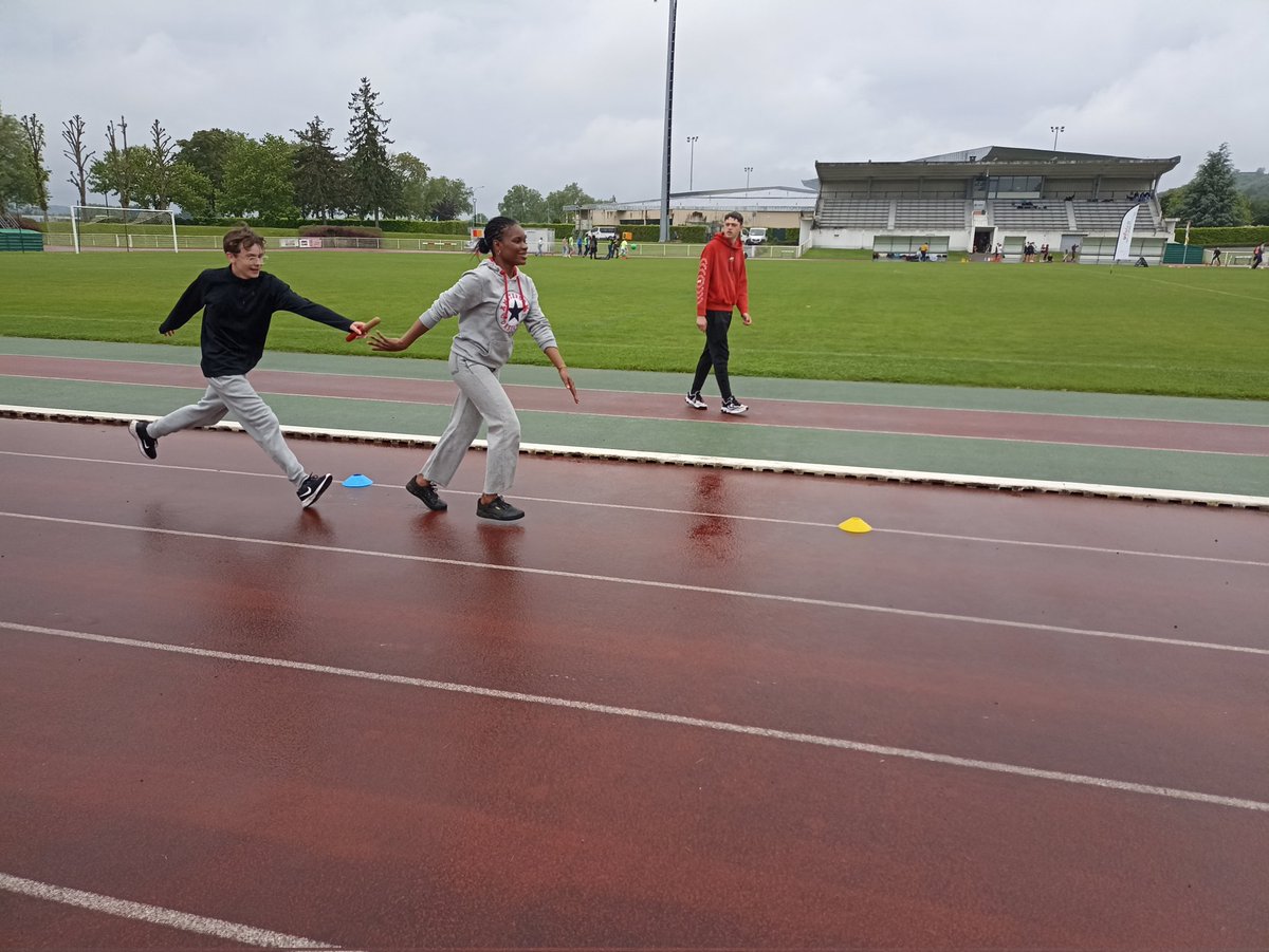 3 lycées (Château-Thierry, LaFertéMillon et Guise) ont porté "Hauts et Forts" leur patrimoine autour de Jean de LaFontaine, Racine et du château fort de Guise et partagé une journée sportive au palais des sports de Laon <a href="/DSDEN_Aisne/">DSDEN de l'Aisne</a> <a href="/FabienPle/">Fabien Ple</a> <a href="/PINEL1/">PINEL Laurent</a>