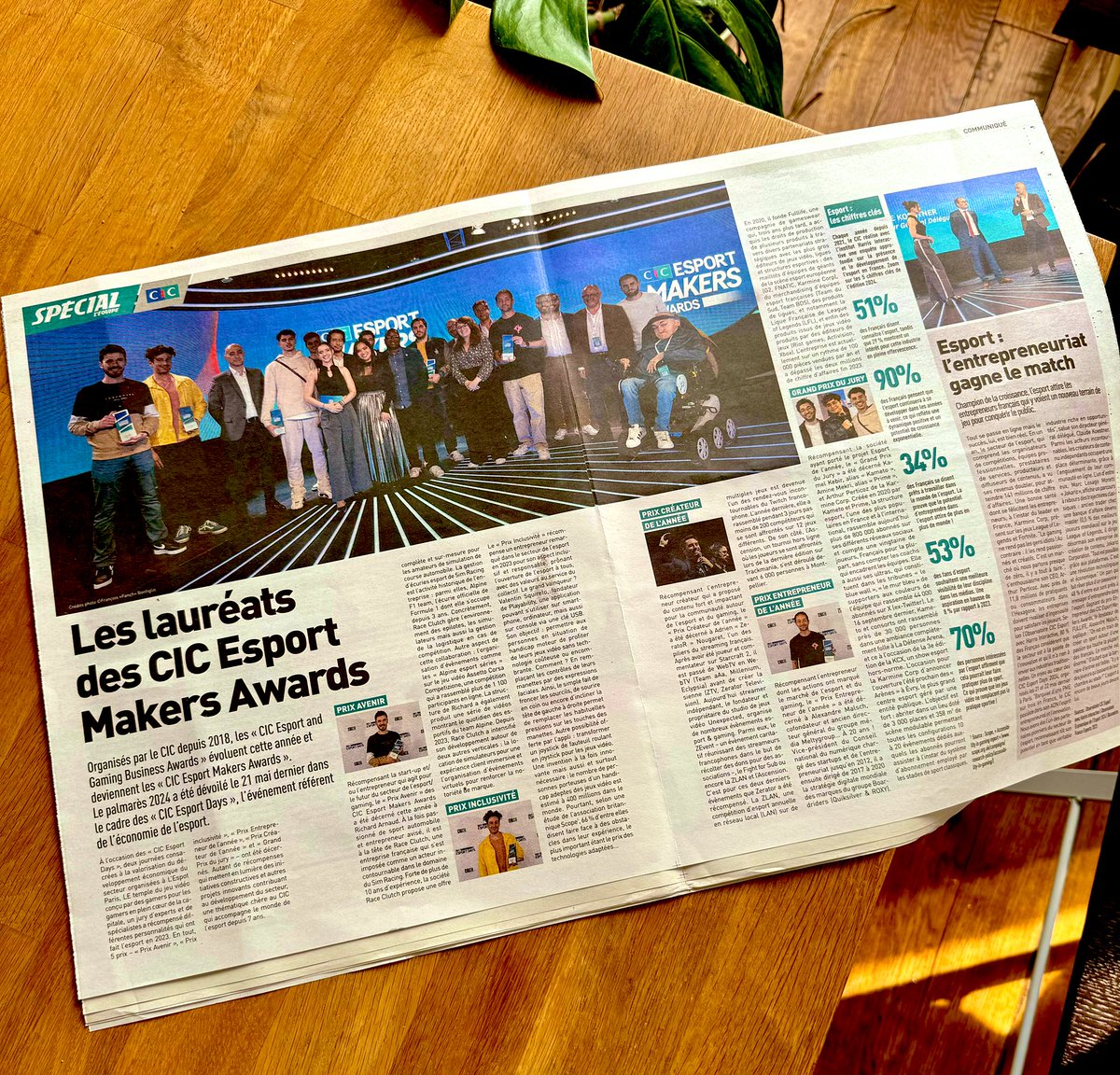 Aujourd’hui, les lauréats des #CIC_Esport Makers 2024 et Claude Koestner, DGD du @CIC sont dans <a href="/lequipe/">L'Équipe</a> !
Les personnalités esport 2023 ont été désignées dans le cadre des #CICEsportDays les 21-22/05 à l’<a href="/espotparis/">ESpot</a>.
Fier de voir l’#esport au cœur du quotidien sportif national.
