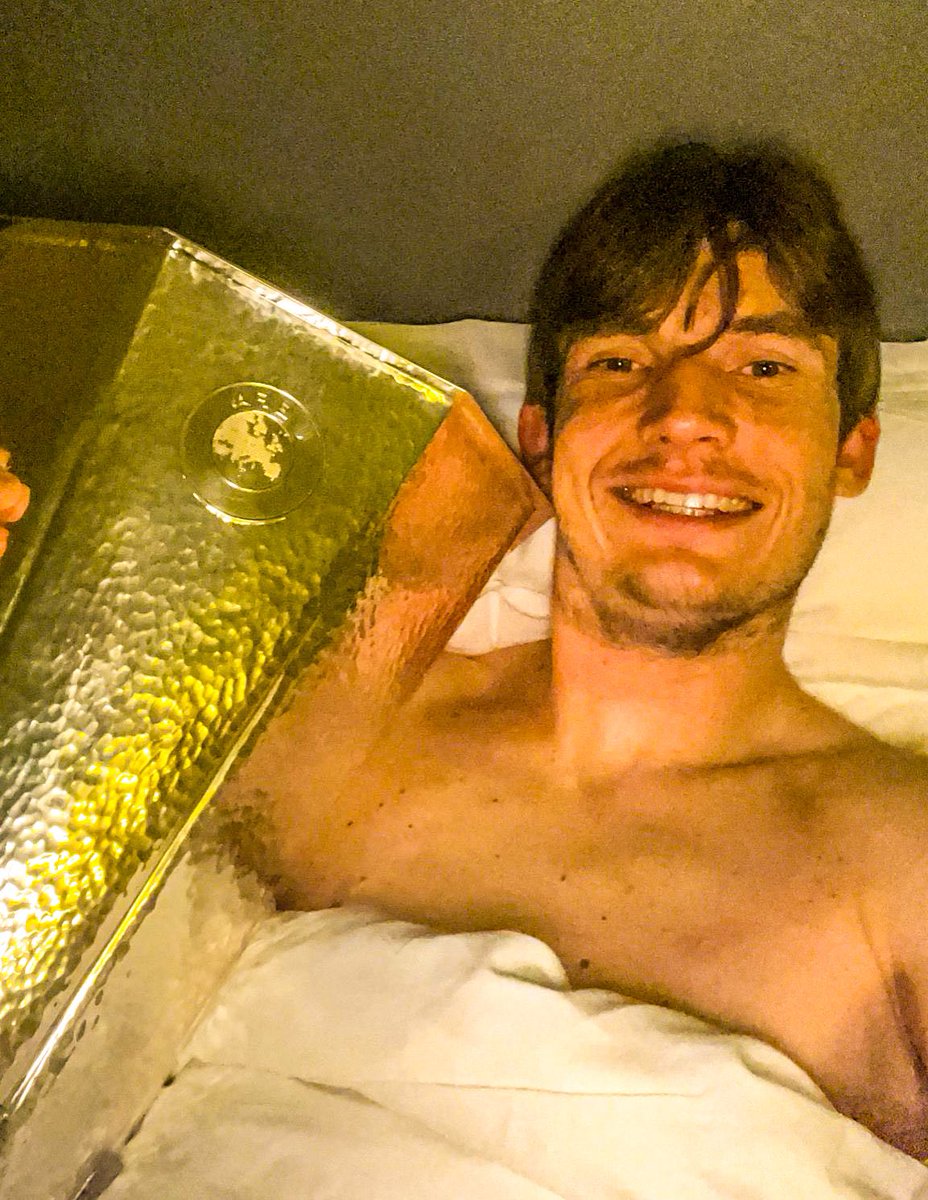 😂🇳🇱 Atalanta midfielder Marten de Roon: "Texted my wife I was in bed with a new love." 🏆