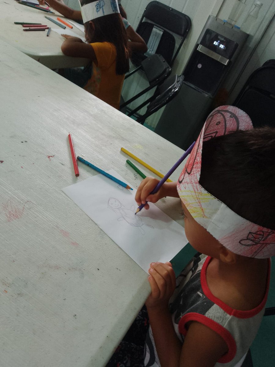 EvryWhereSchool's tweet photo. Esta semana en #EscuelaSinFronteras y #HyS exploramos los medios de comunicación. L@s estudiantes crearon cartas para seres queridos y compañer@s. Las repartimos, desciframos códigos ocultos y sopas de letras! #laeducacionesunaemergencia #AprendiendoJuntos #ComunicaciónCreativa https://t.co/WdUCznZThZ