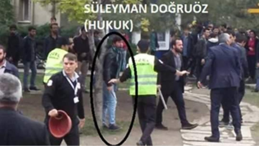 @ozturkyilmazYP Üniversitede elinde bıçakla saldırıya katılan Süleyman Doğruöz, Cumhuriyet Savcısı oldu. Ankara Üniversitesi’nde devrimci öğrencilere bıçak, satır, pala ve sopalarla yapılan saldırılara katılan ülkücü Süleyman Doğruöz, Adana Ceyhan Cumhuriyet Savcısı olarak atandı. 1044 hâkim ve