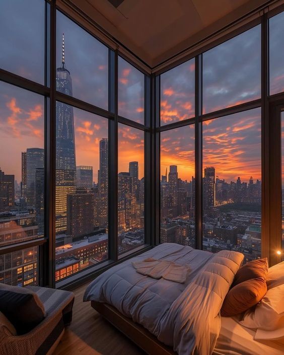 Dream New York City loft? 🗽😍 Tag someone you'd live here with!
#NYC #loft #cityview #sunset #dreamhome