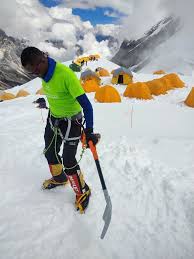 HbfrankN's tweet photo. He managed to get to Mt Everest, and he was very ready to climb though he didn't have the required supplemental Oxygen.
Rip #CheruiyotKirui https://t.co/g2WAgCMNqI